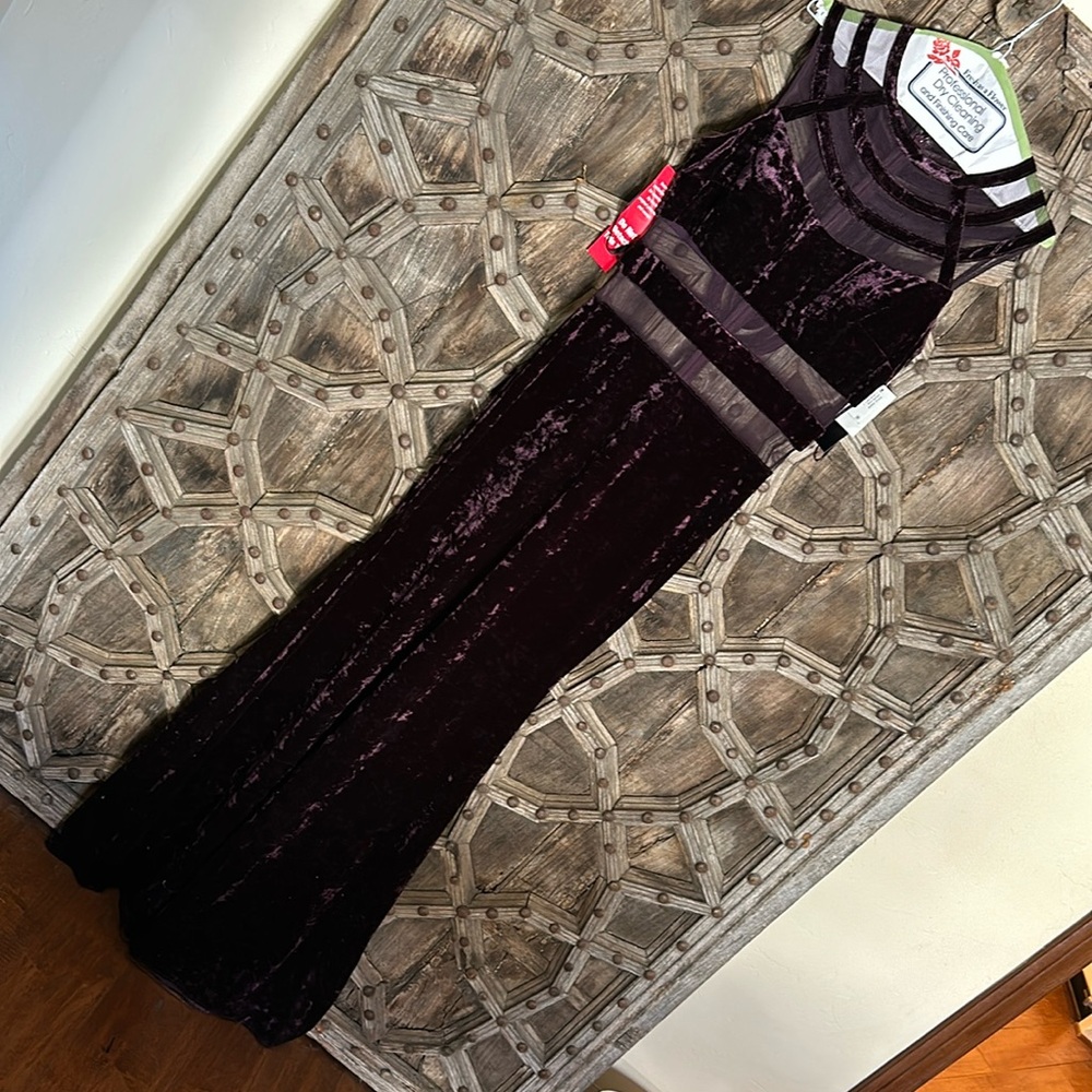Beautiful Betsy & Adam floor length formal dresss